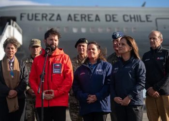 El presidente Gabriel Boric, junto a algunos de sus ministros, ratifica reclamo soberano sobre territorio antártico.