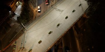 Vista del nuevo puente Adolfo Mijangos López poco antes de que se habilitara el paso esta madrugada.