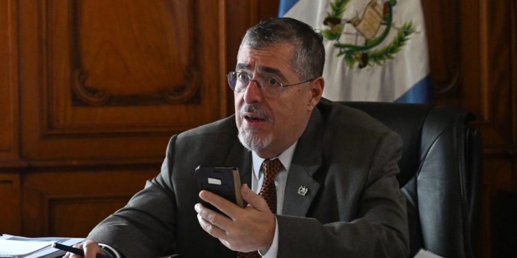 Presidente Arévalo conversó telefónicamente con la presidenta mexicana Claudia Sheinbaum. / Foto: Byron de la Cruz.