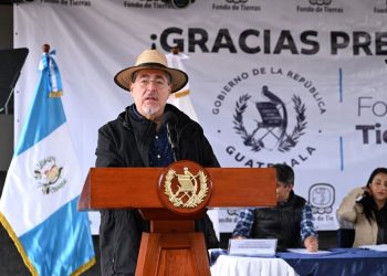 Presidente anuncia entrega de escrituras en 85 comunidades de 12 departamentos del país