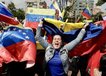 Protestas se intensificaron en Bogotá, Colombia; Venezuela cerró frontera común con ese país. / Foto: EFE.