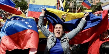 Protestas se intensificaron en Bogotá, Colombia; Venezuela cerró frontera común con ese país. / Foto: EFE.