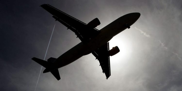 Según estudio cientíifico, la exposición al ruido de los aviones empeora las afecciones cardiacas preexistentes.