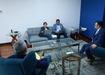 Reunión de autoridades del CIV con la PDH para tratar tema de derechos de usuarios del transporte público. / Foto: CIV.