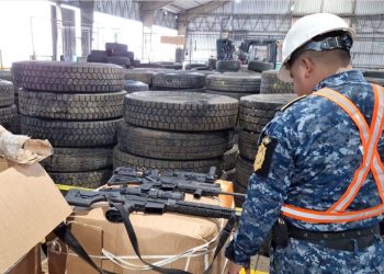 SAT detecta armas de fuego en encomienda en Izabal