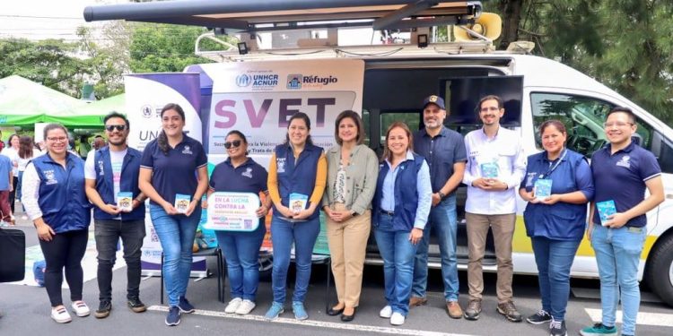 Las Univet, de la SVET, informan a la población sobre delitos de violencia sexual, explotación y trata. / Foto: SVET.