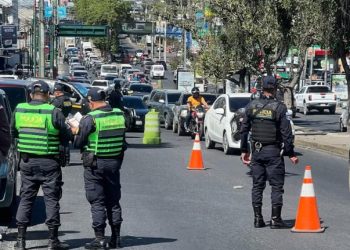 Uno de los operativos masivos contra los taxis piratas en la capital de esta semana. / Foto: PNC.