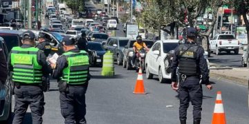 Uno de los operativos masivos contra los taxis piratas en la capital de esta semana. / Foto: PNC.