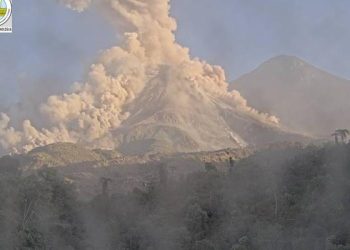 Se debe evitar acercarse al área del volcán Santiaguito, en El Palmar, Quetzaltenango, debido a la intensa actividad del coloso, señalan las autoridades.