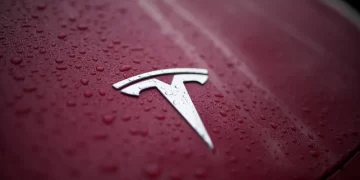 Valor de la marca Tesla tuvo caída significativa en 2024. / Foto: Euronews.com.