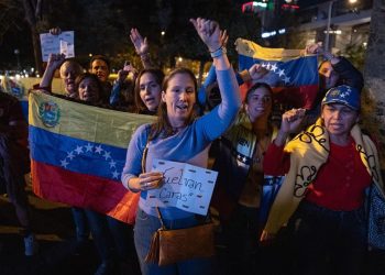 Venezolanos radicados en Guatemala se manifestaron en contra de juramentación de Maduro. / Foto: EFE.