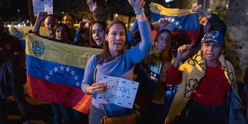 Venezolanos radicados en Guatemala se manifestaron en contra de juramentación de Maduro. / Foto: EFE.