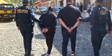 Madre e hijo capturados en Ciudad Vieja. / Foto: PNC.