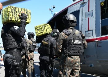 Primera incautación de cocaína de 2025. Con estas acciones, el gobierno reafirma su compromiso con la lucha contra el crimen organizado, buscando fortalecer la seguridad y la estabilidad del país. / Foto: Ejército