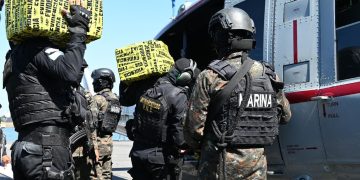 Primera incautación de cocaína de 2025. Con estas acciones, el gobierno reafirma su compromiso con la lucha contra el crimen organizado, buscando fortalecer la seguridad y la estabilidad del país. / Foto: Ejército