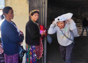 Este lunes 13 de enero, el Gobierno dio continuidad a la distribución del Bono Campesino. / Foto: MAGA