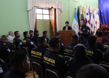 Discuten estrategias para mejorar la seguridad y la logística en la Comisaría 41, en Quetzaltenango