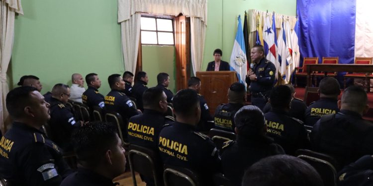 Discuten estrategias para mejorar la seguridad y la logística en la Comisaría 41, en Quetzaltenango