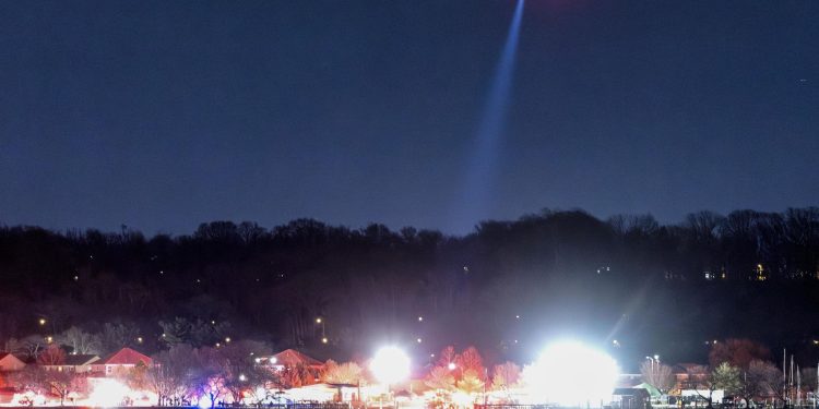 Avión comercial choca con helicóptero del Ejército en Washington, Estados Unidos