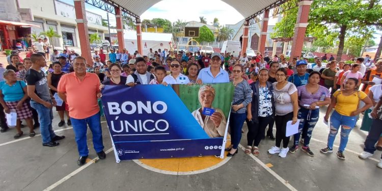 Entregan bono único a beneficiarias de Pasaco, Jutiapa
