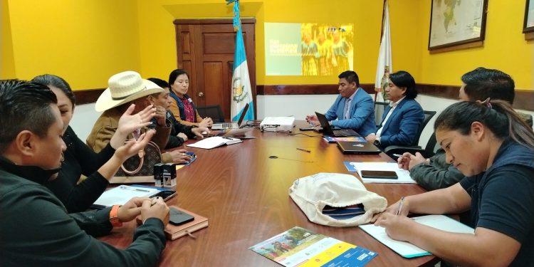 Presentan iniciativa Buen Vivir a alcaldes de Quiché