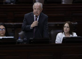El extenso proceso de interpelación no solo ha afectado al canciller, sino también a la agenda diplomática del país. / Foto: Daniel Ordoñez.