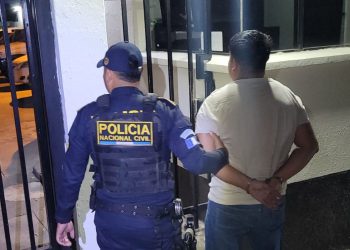 Luis “N”, de 25 años, fue aprehendido mientras conducía una camioneta Mazda en jurisdicción de Quezaltepeque. / Foto: PNC