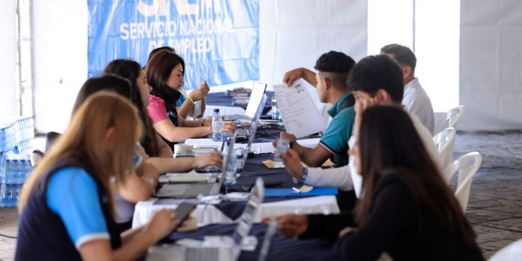 El principal objetivo de la Feria Nacional de Empleo es acercar oportunidades laborales dignas a los guatemaltecos. / Foto: Gilber Garcia