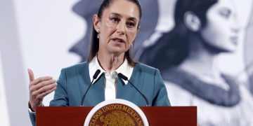 La presidenta de México, Claudia Sheinbaum, prometió "no bajar la cabeza" ante el nuevo mandato de Trump en Estados Unidos. / Foto: EFE.