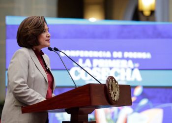 En el evento, Herrera reafirmó el compromiso del gobierno con la población y subrayó la importancia del trabajo colectivo. / Foto: Daniel Ordoñez