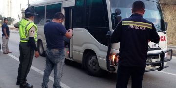 DGT inspeccionó buses de transporte colectivo en carreteras. / Foto: DGT.