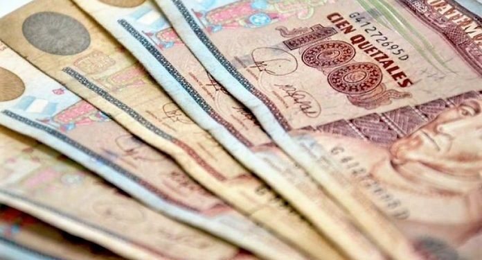 Minfin desembolsa monto del aumento general de mil quetzales a las pensiones de los jubilados. / Foto: TGW.