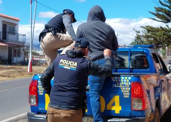 Los agentes involucrados permitían el paso sin que los migrantes cumplieran con los requisitos establecidos por las autoridades migratorias. / Foto: PNC