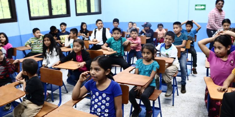 Nuevas y modernas instalaciones educativas en aldea Peña del Ángel, Purulhá, Baja Verapaz