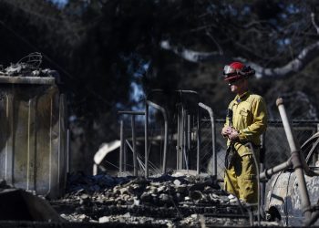 Vientos podrían avivar los incendios en Los Ángeles. / Foto: EFE.