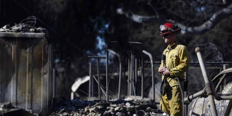 Vientos podrían avivar los incendios en Los Ángeles. / Foto: EFE.