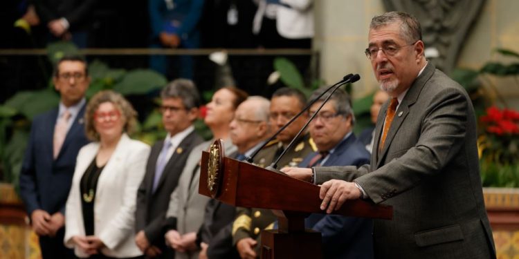 Nombran a nuevos gobernadores en cinco departamentos