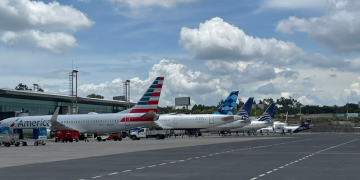 Realizan investigación tras incidente en aeropuerto La Aurora. / Foto: DGAC.