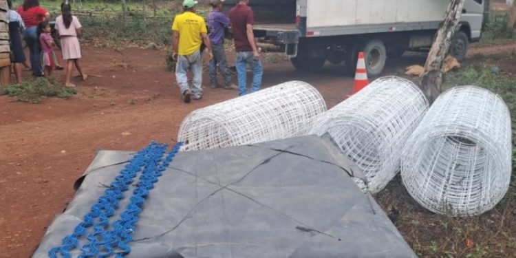Entregan materiales para construir sistemas de riego en Petén. / Foto: MAGA.