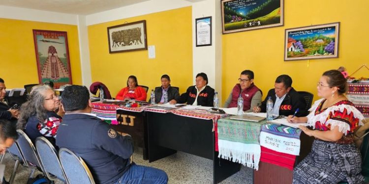 Abordan temas relacionados con el desarrollo de las comunidades indígenas de Santa Lucía Utatlán