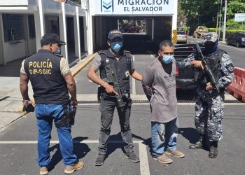 Guatemala entrega a salvadoreño buscado por su país. / Foto: PNC.