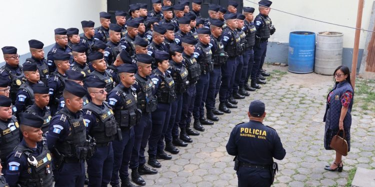 95 oficiales alumnos se suman a las fuerzas de seguridad en Sacatepéquez
