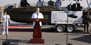 El presidente Arévalo participó del 66 aniversario de la Marina Nacional