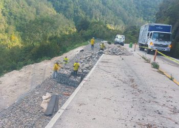 Reparaciones en ruta de Sololá. / Foto: CIV.