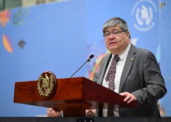 Además de los operativos contra los taxis pirata, el ministro también abordó el tema de las extorsiones al transporte público. / Foto: Byron de la Cruz