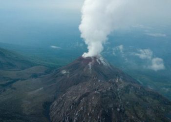 Restringen ascensos al volcán Santiaguito. / Foto: Archivo Conred.