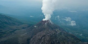 Restringen ascensos al volcán Santiaguito. / Foto: Archivo Conred.