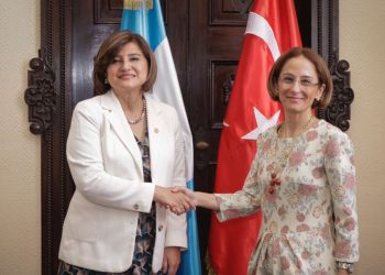 La vicepresidenta, Karin Herrera, recibió a la embajadora de Turquía, Beliz Celasin Rende. / Foto: Vicepresidencia