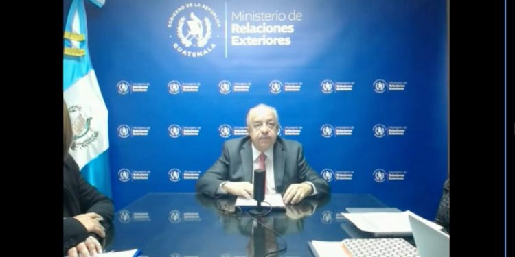 Ministro de Relaciones Exteriores, Carlos Martínez.