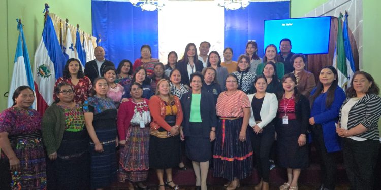 Evalúan retos y desafíos que enfrentan las mujeres en las comunidades de Quetzaltenango